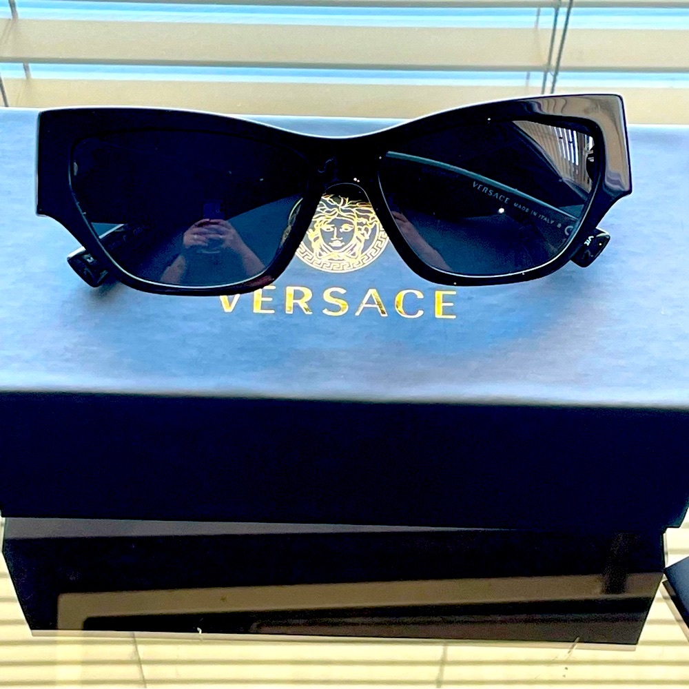 ❌SOLD❌ New Versace Sunglasses - Picture 8 of 16